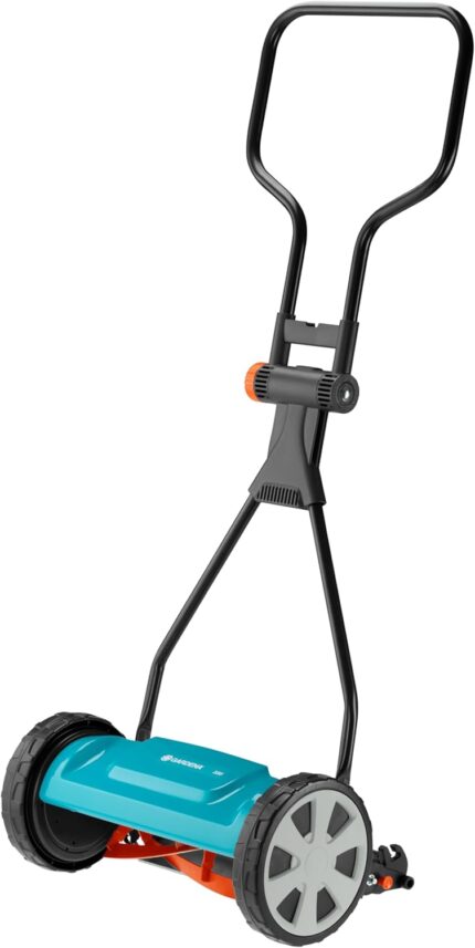 Tondeuse hélicoïdale 330 Classic Gardena : Tondeuse hélicoïdale à Main, Largeur de Travail de 33 cm pour pelouse jusqu'à 150 m², Cylindre de Coupe en Acier de qualité, Silence et précision (4027-20)